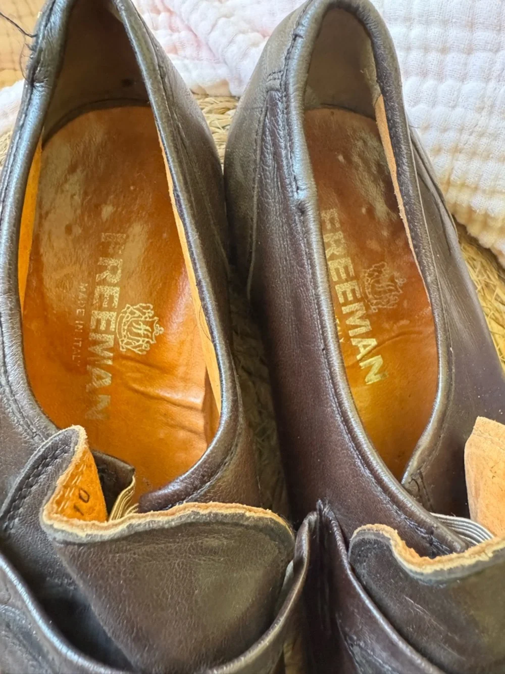 VTG Men's Dark Brown Leather Tassel Slip-On Loafers, soft preppy perfection - Picture 2 of 6